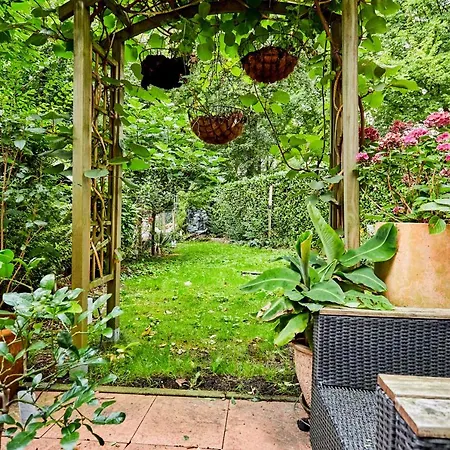 Treehouse Oda ve Kahvaltı 2*