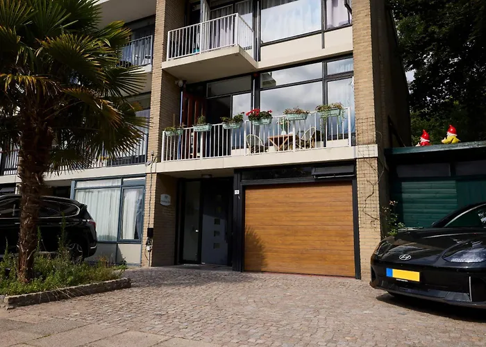 Guest house Treehouse 4*