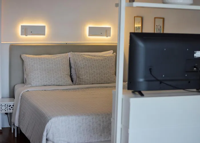 Treehouse Guest house 4*