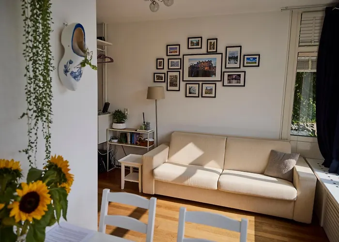 Treehouse Guest house Duivendrecht